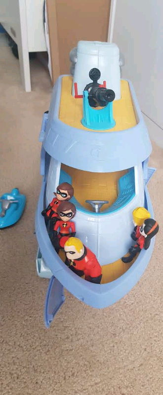 incredibles 2 hydrofoil adventure playset
